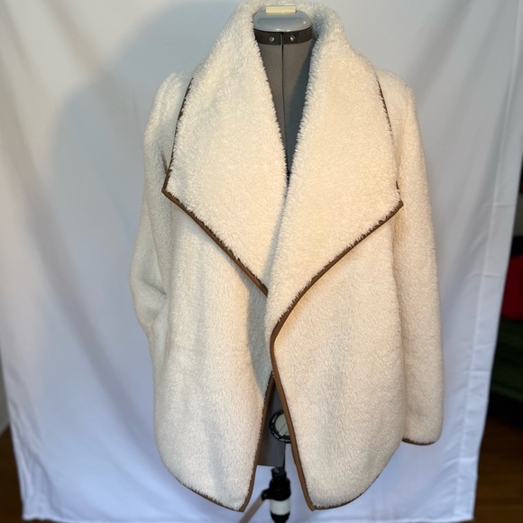 NWT Heritage Charm Ivory Drape Front Jacket – Size Small (NWT) FUZZY - Picture 2 of 5